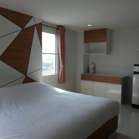 The Seasons Aparthotel Pathum Thani Exterior photo